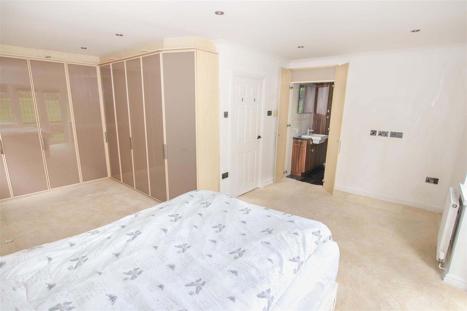 BEDROOM ONE (REAR) L SHAPED